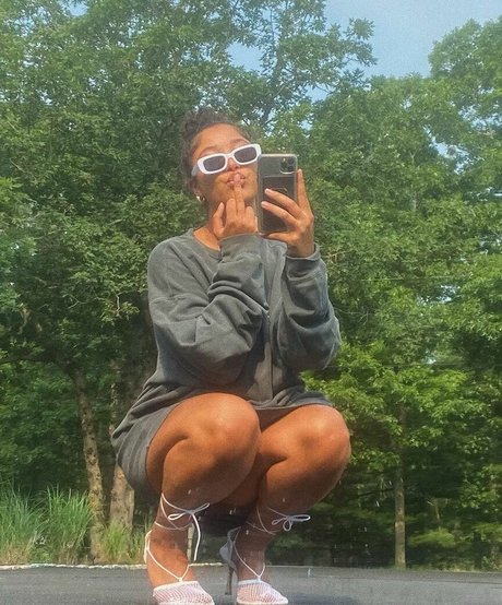 Stormiray nice model photo