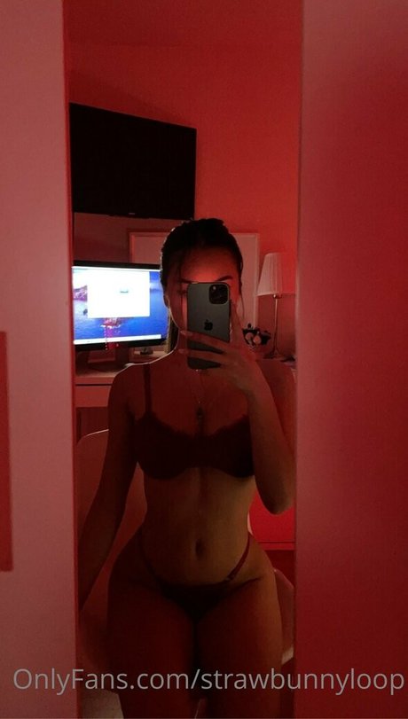 Lily Luen perfect actress pictures