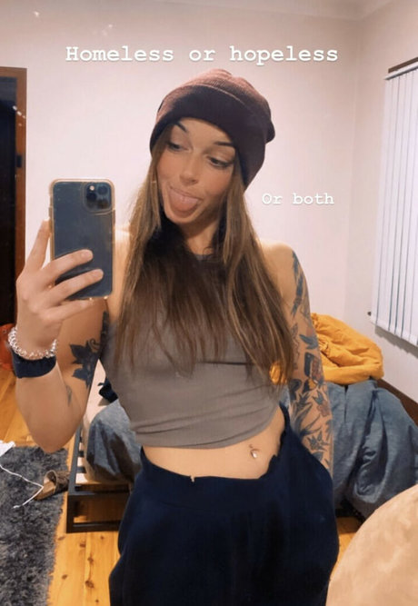 Teeteee16 nudes star image