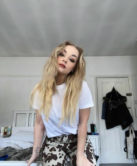 Emily Rose Perrin erotic pornstar photos