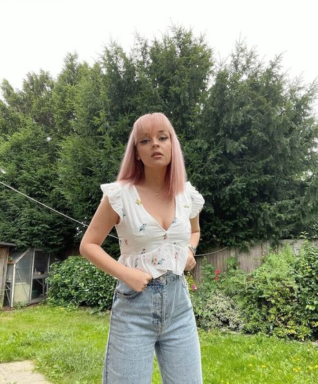 Emily Rose Perrin pretty model img