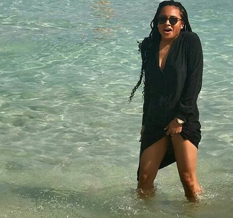 Rhyon Nicole Brown hot actress pics