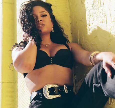 Rhyon Nicole Brown art model pics