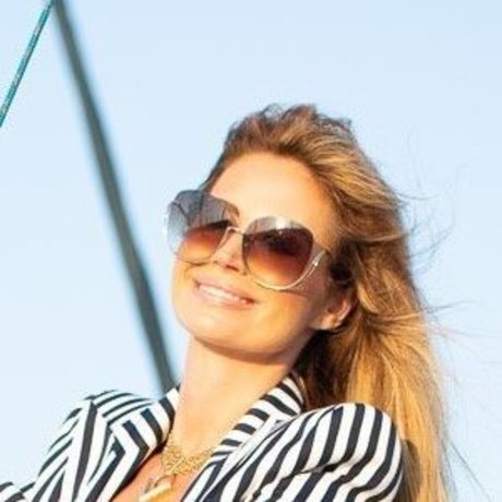 Ester Dee nice model img