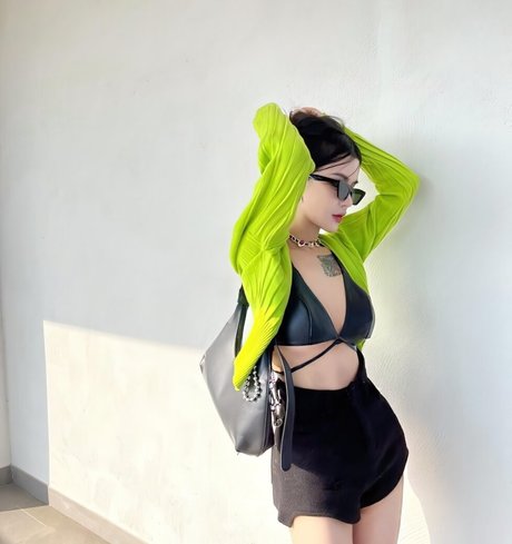 xyyoff sexy actress image