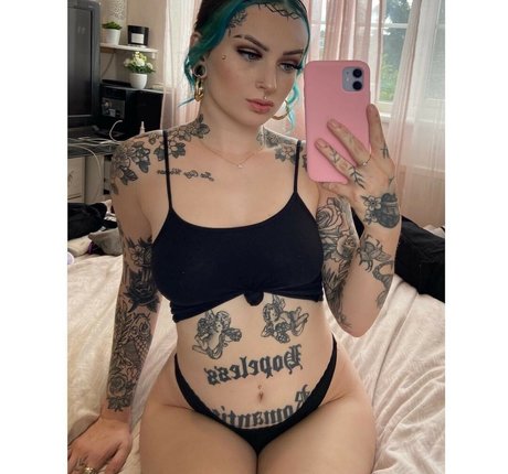 intoxifyingflxwers porn model image