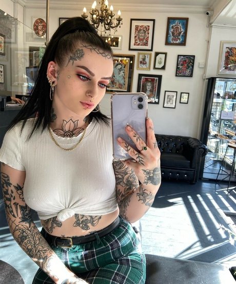 intoxifyingflxwers star erotic image