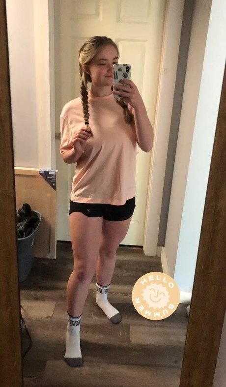 Madi ASMR naked pornstar image