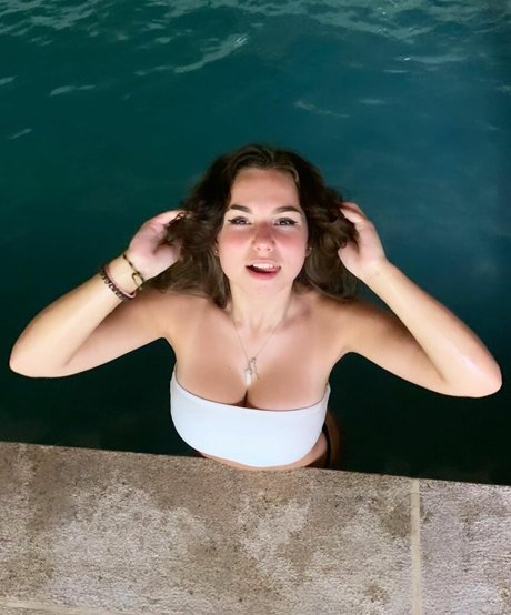 ___u l i a n a___ nudes star pictures