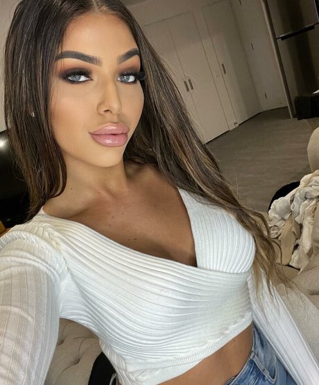 Erin Gray naked pornstar img