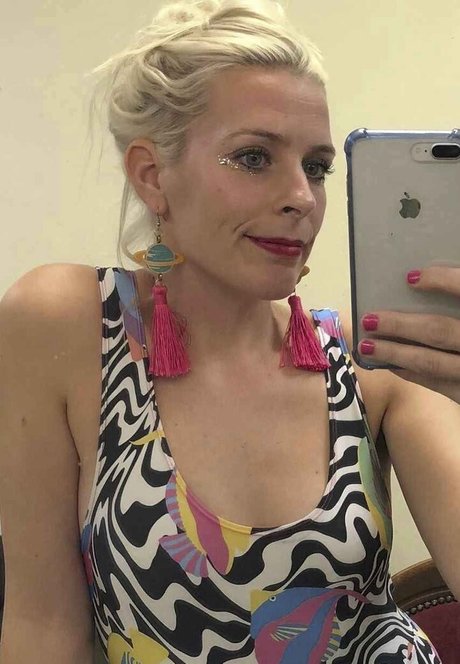 Sara Pascoe model erotic galleries