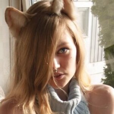 Geckuh naked model pictures