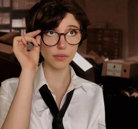 breadwitchery art actress pics