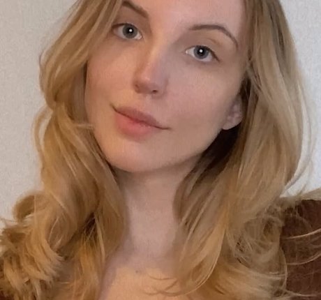 breadwitchery model beautiful image