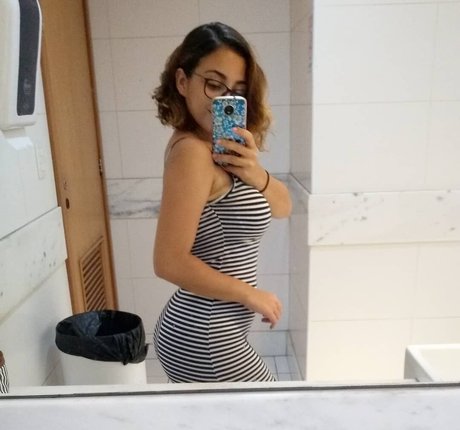 Karinny pornstar sexy image