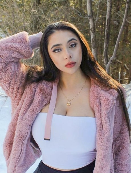 Reema Balouch model free image