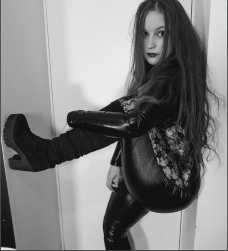 Octavius Kitten star nude images