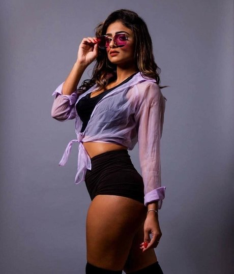 JulieeBaybee model adult pictures