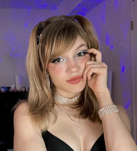 Sueptime erotic pornstar img