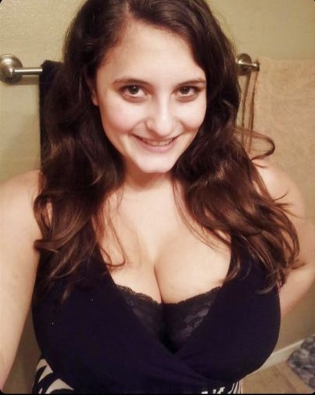 Avery Millah star top picture