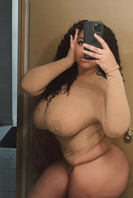 Tanya Mayenge hot star pics