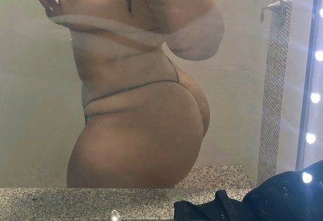 Tanya Mayenge model sexy photos