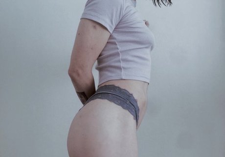 artsymoi hot model galleries