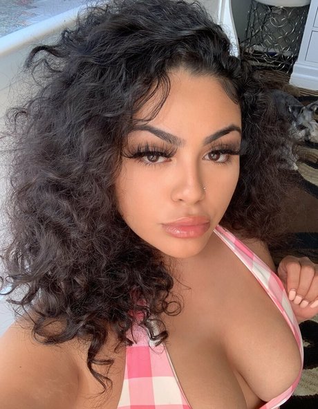 RosalbaNaomi star exclusive pic