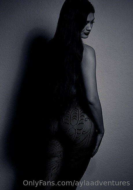 aylaadventures model sexy images