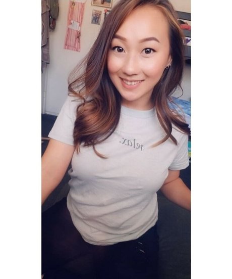 Omgwtfpaa naked pornstar image