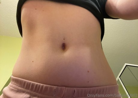 bellymodel2 top star photo