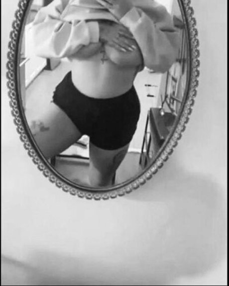 melonsandtatts star nudes picture