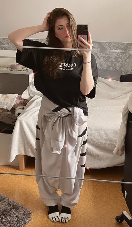 _nineer pornstar art img