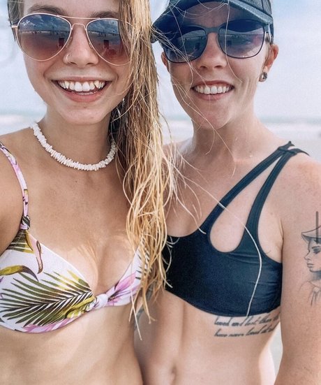 HalieeandKendra pornographic actress pic