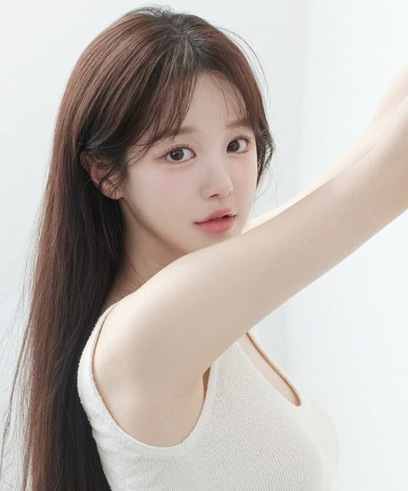 Uzaa perfect actress picture