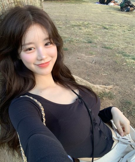 Uzaa nudes model pictures