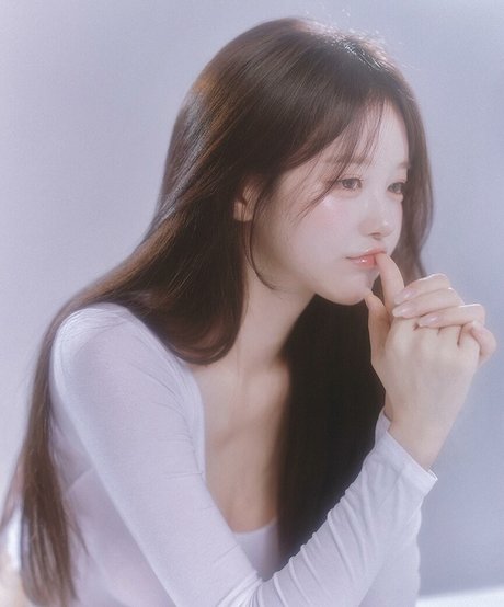 Uzaa free actress images