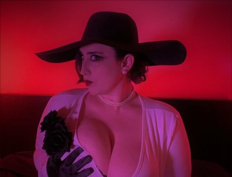 kitty leroux00 hot star img