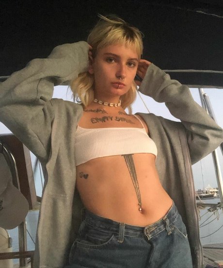 Emmaazzww model porn picture