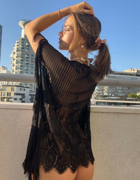 Maarya Maaryam hot pornstar images