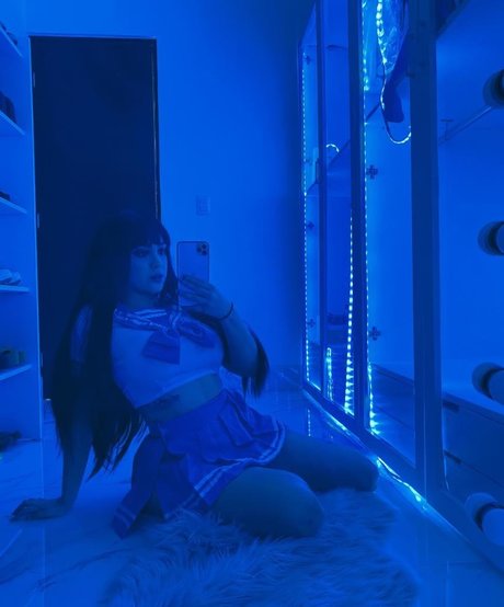 Ari Game Plays art actress images