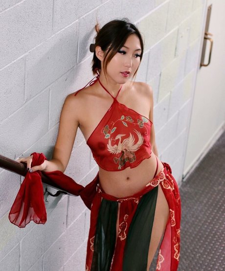 instasunnyyy model nude images