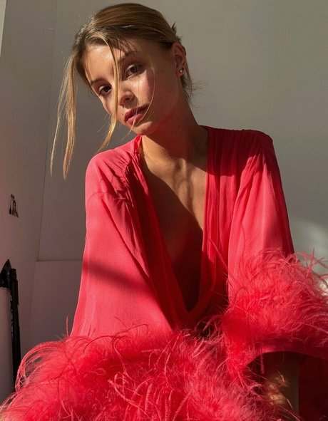 Dasha Komarova hot pornstar galleries