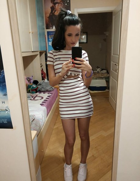 Kafkanya model naked pictures