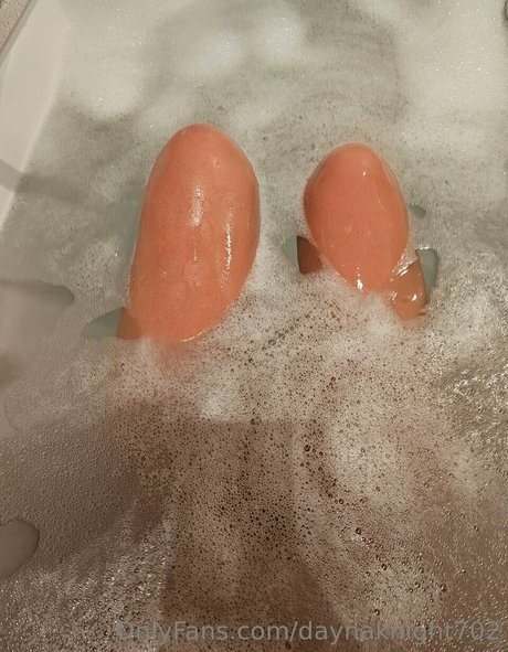 daynaknight702 model erotic image