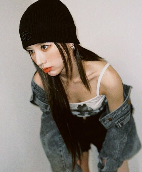 HeeJin erotic actress pic