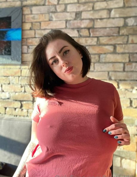 Sweet Buns erotic model pictures