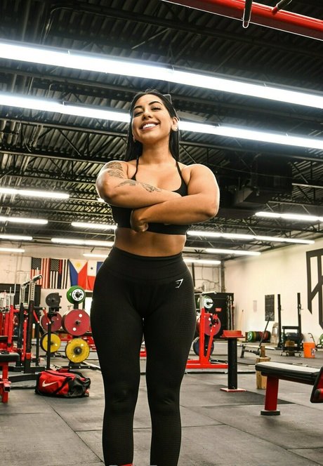 arysworld star nude photo