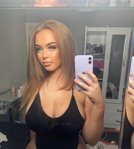 Neave Dare star high quality images