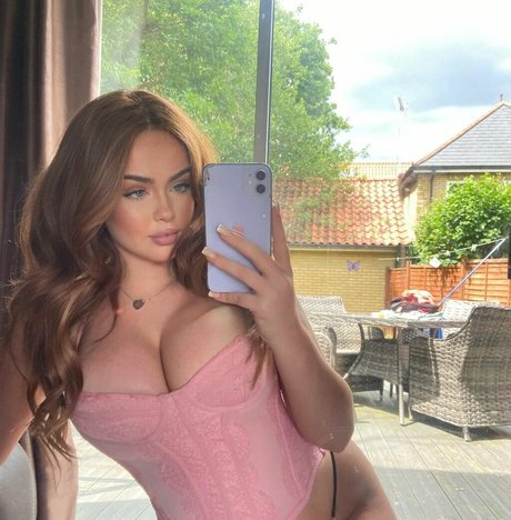 Neave Dare star naked pictures